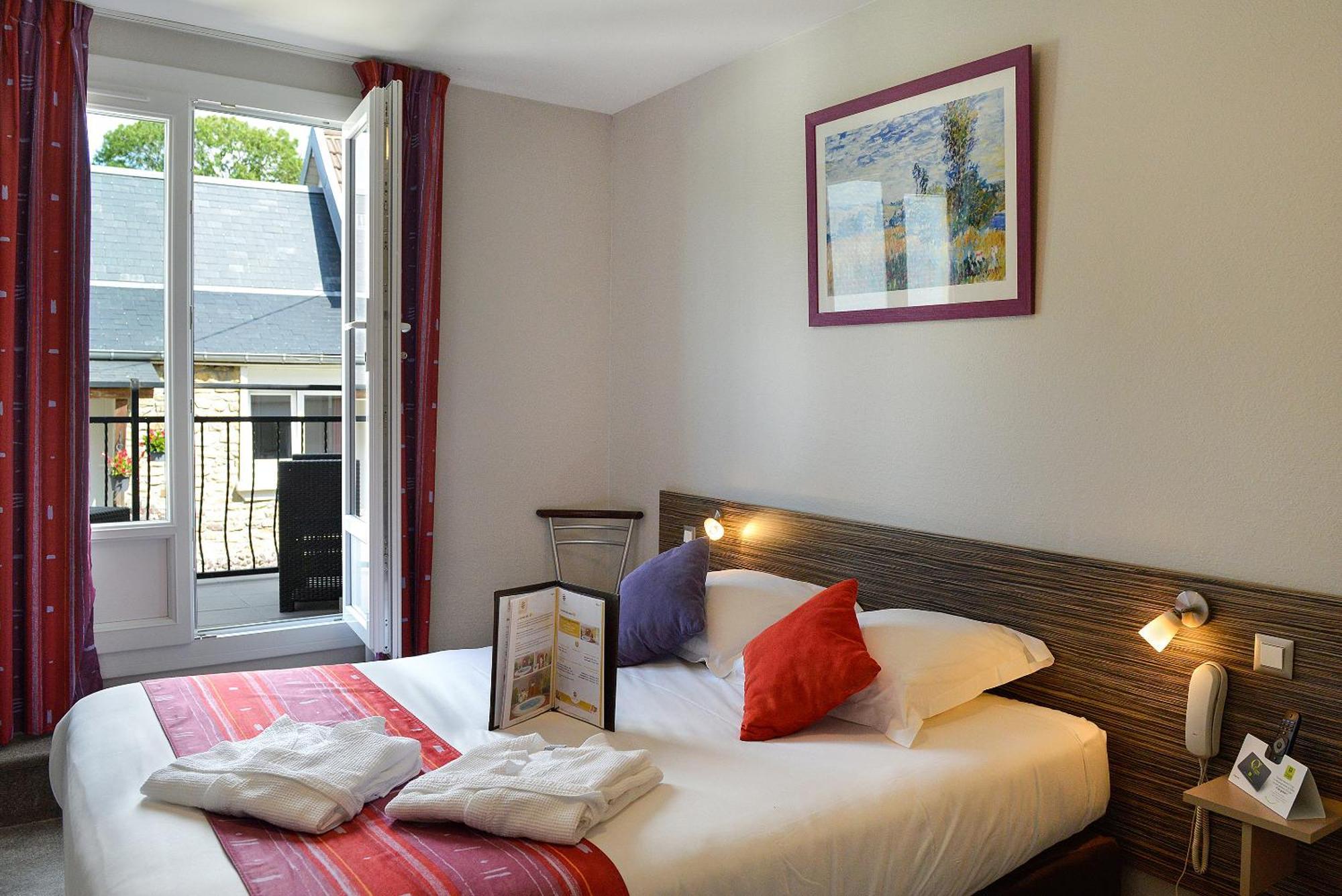 Logis Hotel Spa Restaurant Au Site Normand Clécy Eksteriør billede